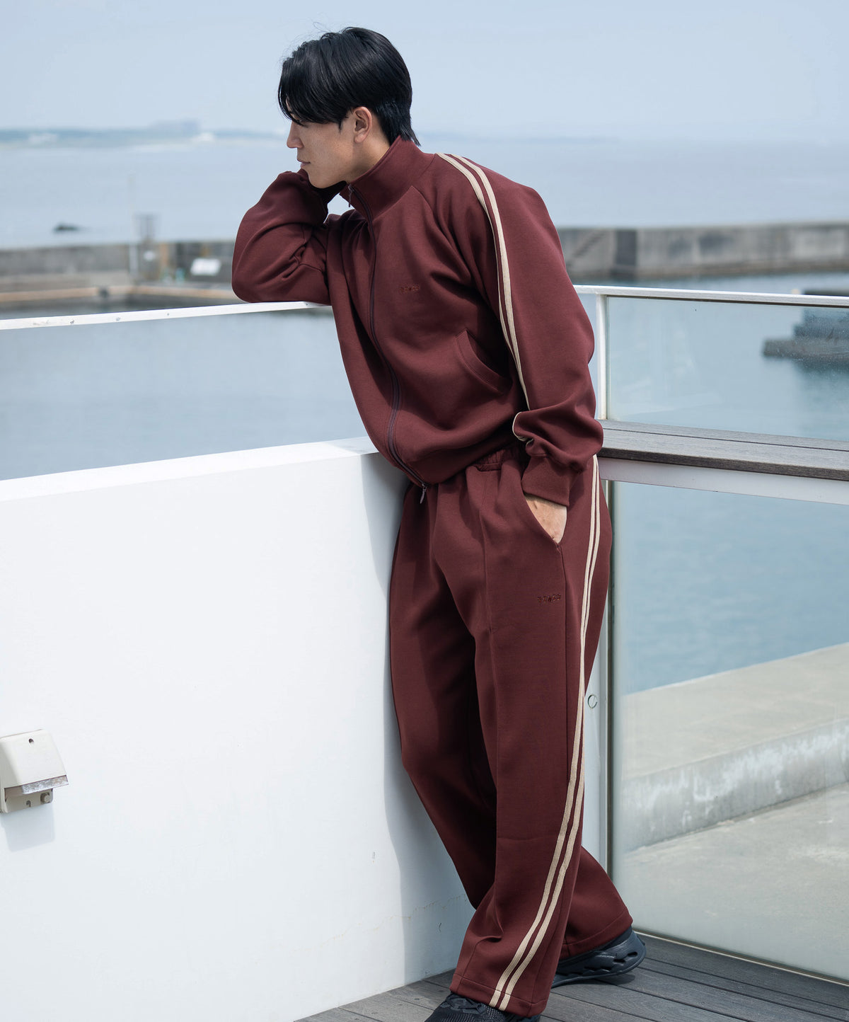 0143. TENEZ Track Pants Two Stripes (エンジ)
