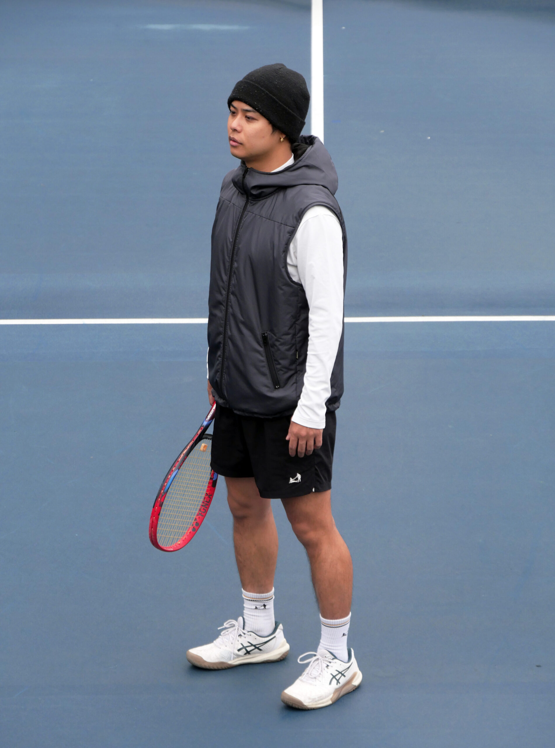 冬のテニスにおすすめのメンズコーディネート